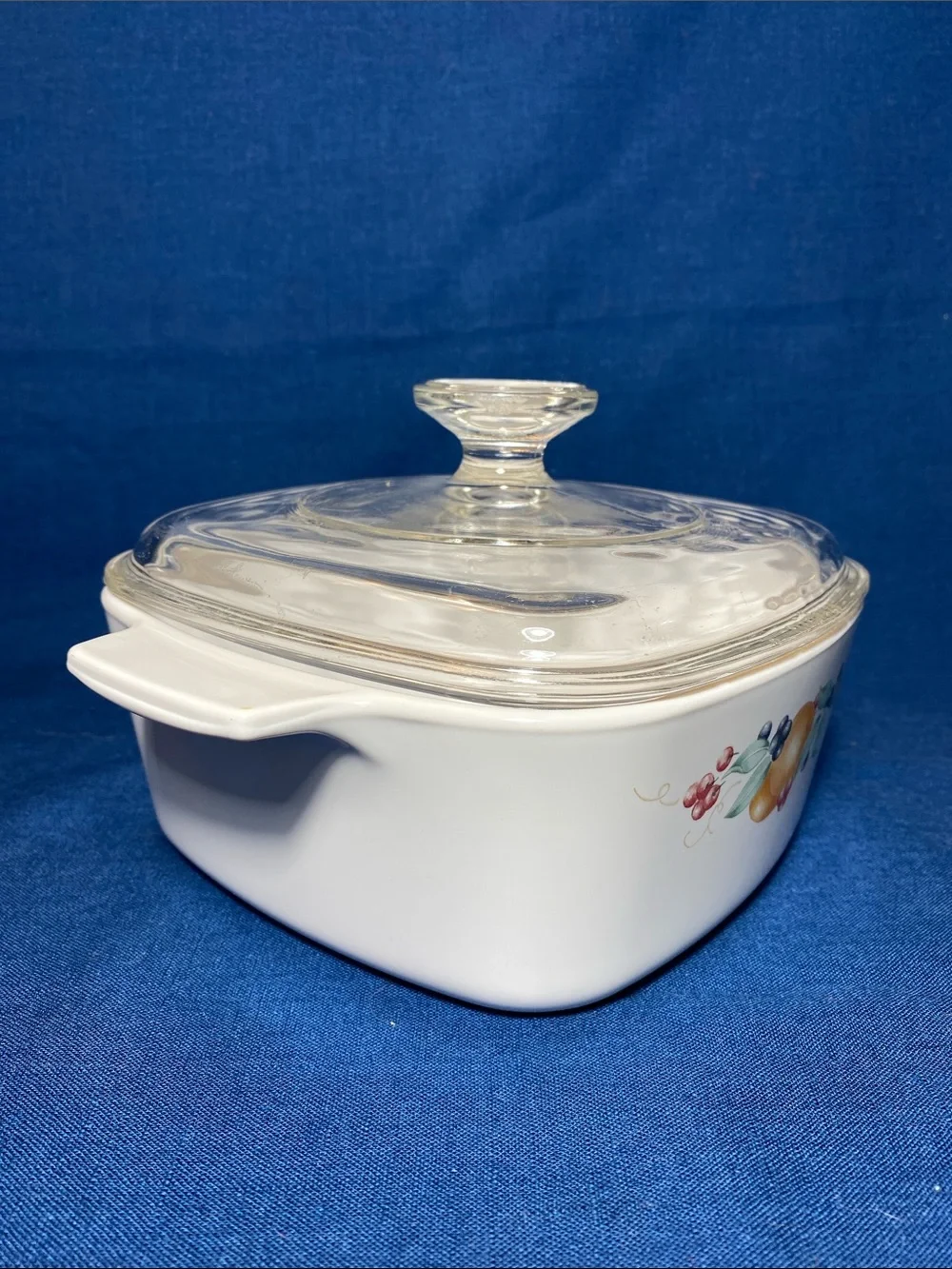 Corningware Vintage 1.5 liter Casserole A-1.5L in Abundance pattern with lid